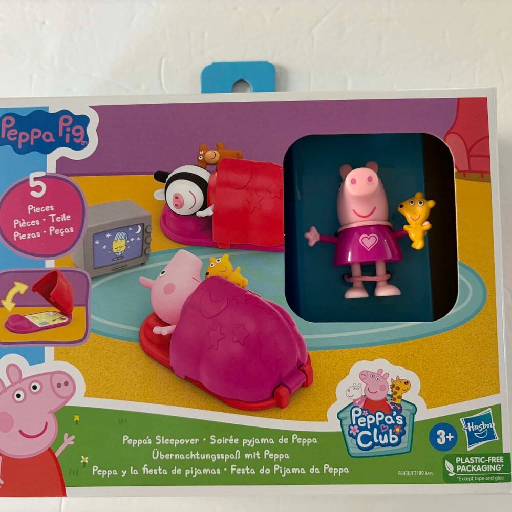Peppa Pig-Peppa's Sleepover Action Figure Play Set With Accessories-New